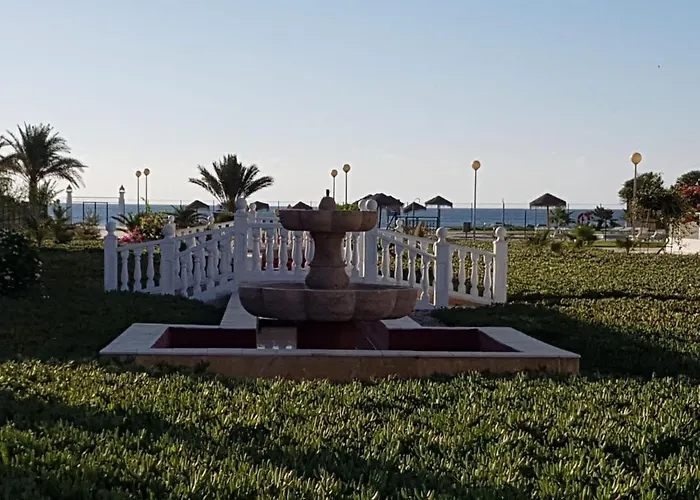 Casa Baja Naturista Con Patio En Primera Linea De Playa Con Piscina Comunitaria!