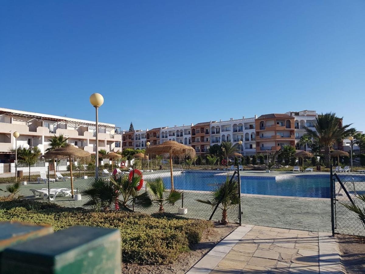Casa Baja Naturista Con Patio En Primera Linea De Playa Con Piscina Comunitaria! *