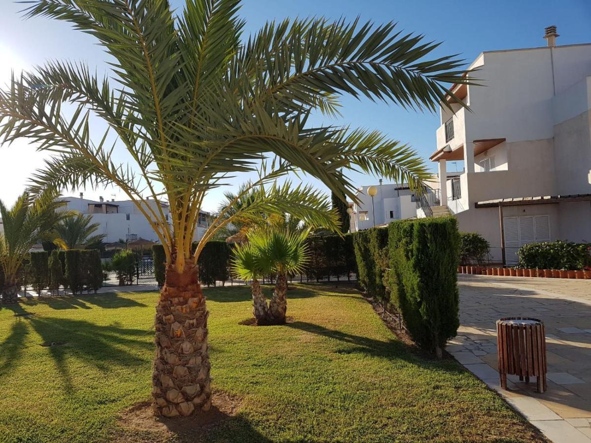 Casa Baja Naturista Con Patio En Primera Linea De Playa Con Piscina Comunitaria! Vera