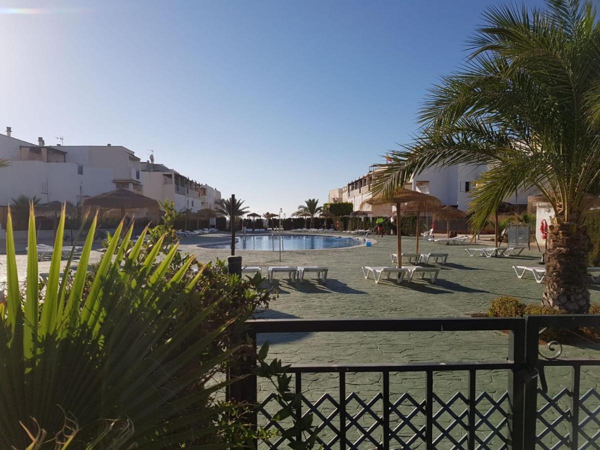 Casa Baja Naturista Con Patio En Primera Linea De Playa Con Piscina Comunitaria! *