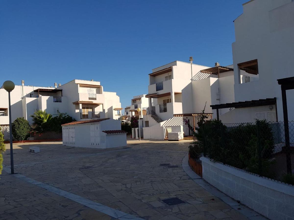 Casa Baja Naturista Con Patio En Primera Linea De Playa Con Piscina Comunitaria! *
